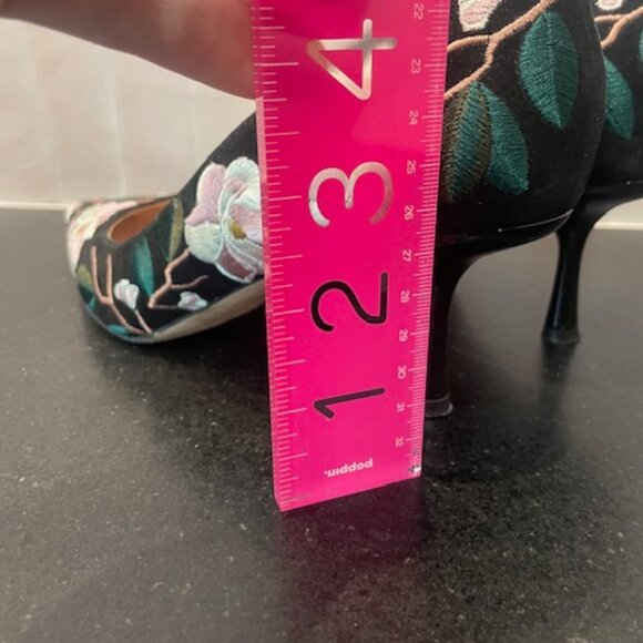 Stunning Kate Spade NY Black Velvet Suede Floral Embroidery Pumps Heels Size 7.5 - Picture 8 of 10